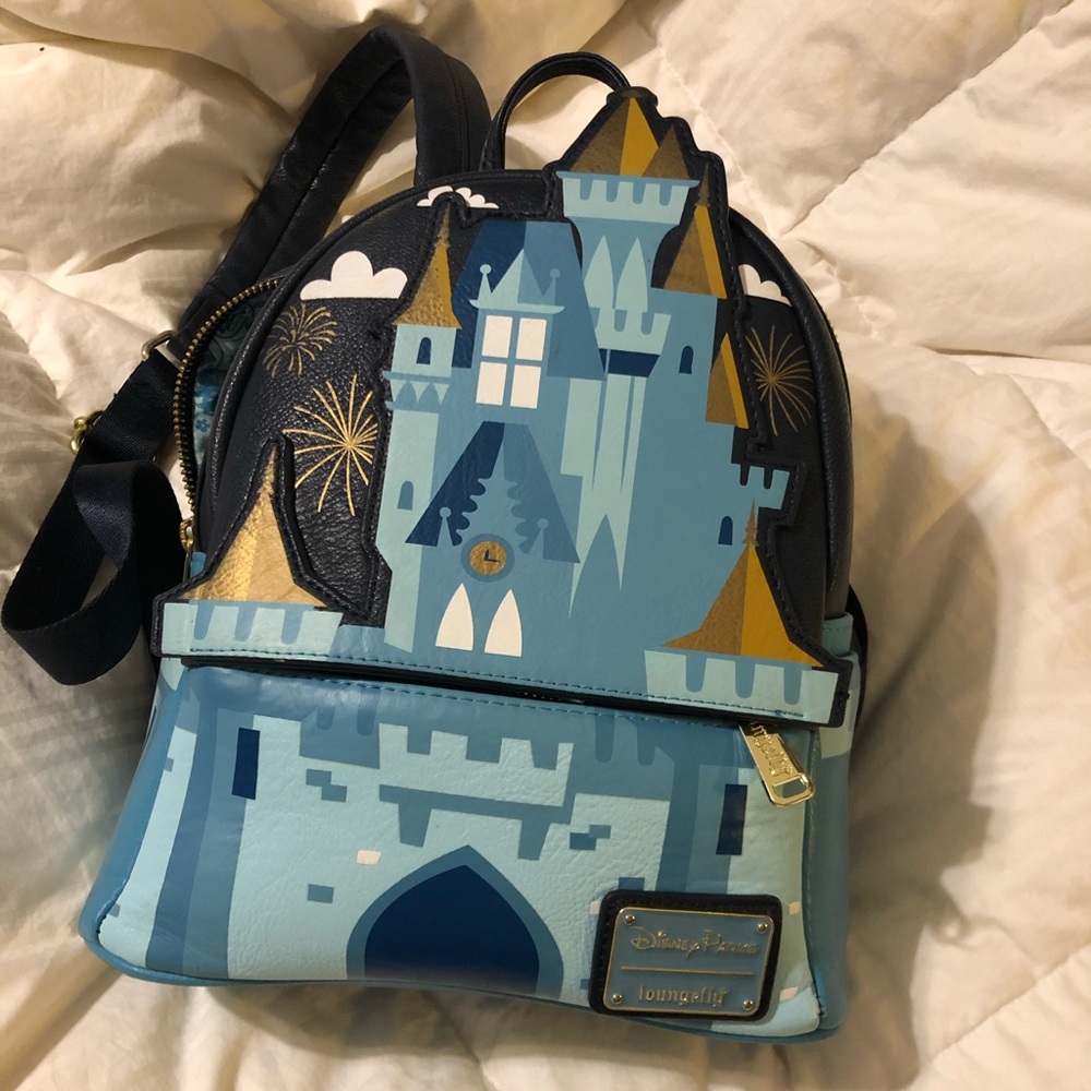 Loungefly Cinderella Castle Mini Backpack 🎒
